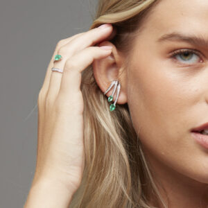 Brincos Bliss Emerald - joia em ouro branco com gemas naturais - esmeraldas e diamantes naturais