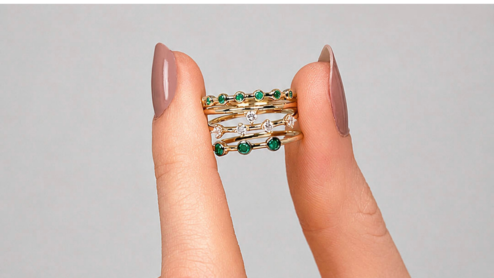 Linha Singular S da Stella Diamonds: detalhes de anéis de composição que podem ser combinados para representar momentos especiais.