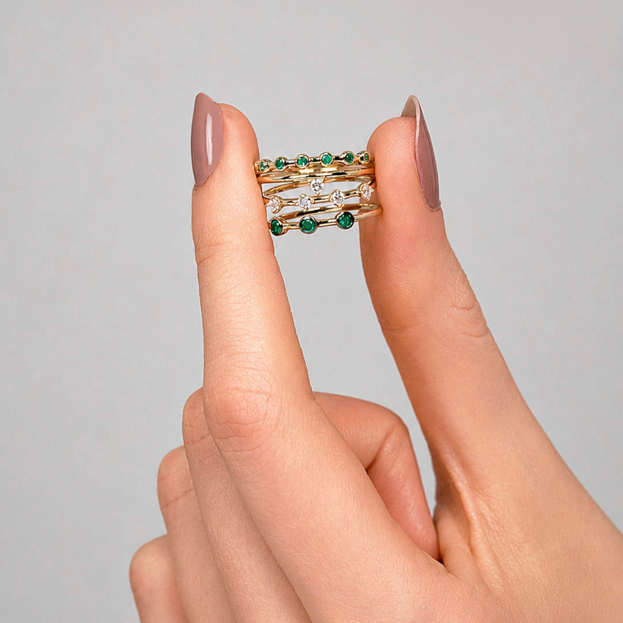 Linha Singular S da Stella Diamonds: detalhes de anéis de composição que podem ser combinados para representar momentos especiais.