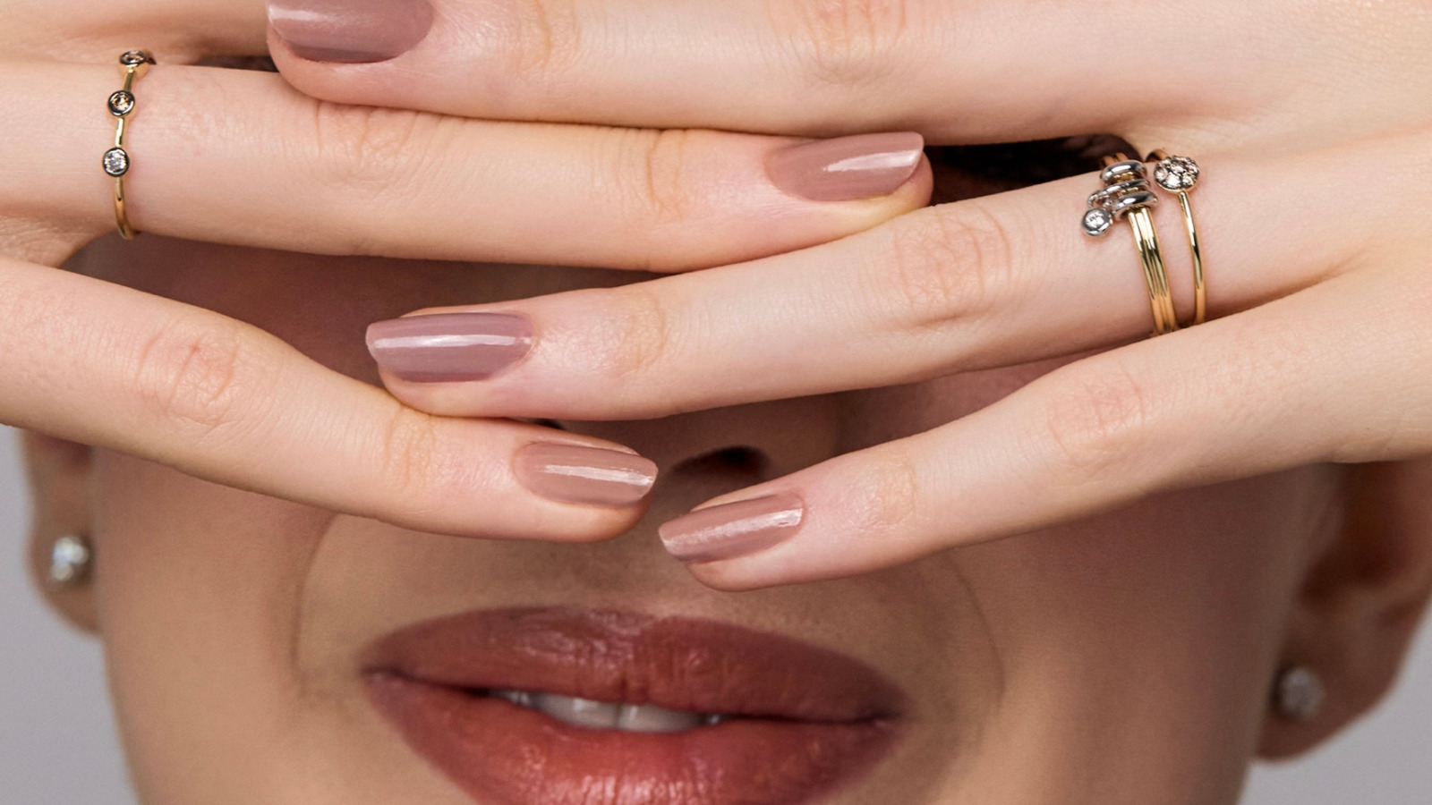 Anéis empilháveis femininos: composição delicada de anéis com Diamantes naturais.
